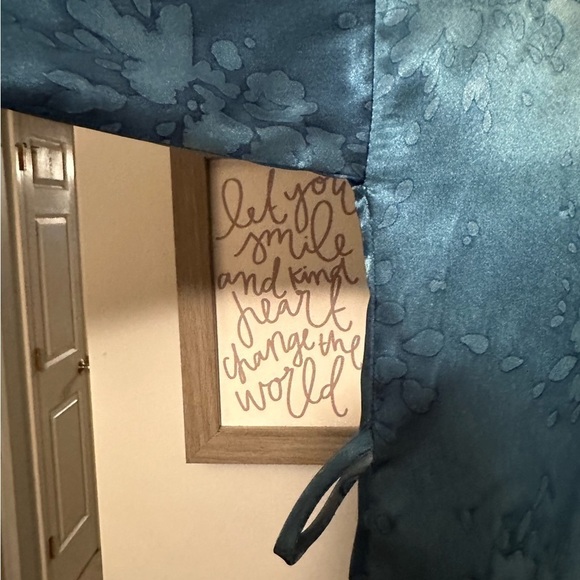 Victoria's Secret Blue Floral Robe - Picture 10 of 10